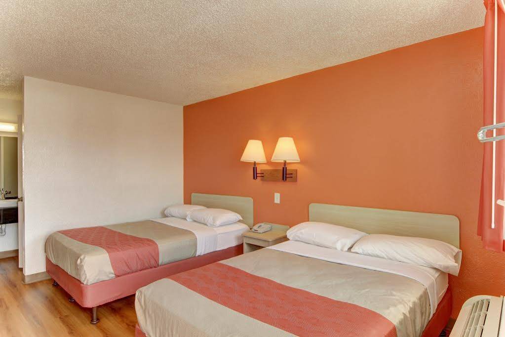 Red Roof Inn San Antonio Northeast - Rittiman Rd Exterior photo
