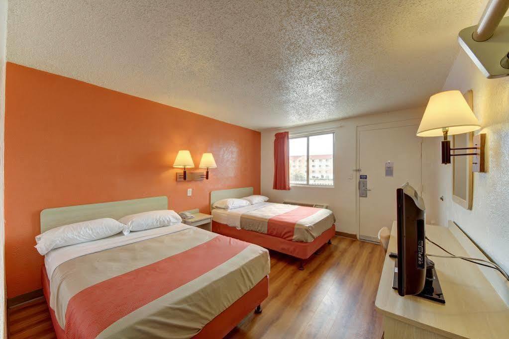 Red Roof Inn San Antonio Northeast - Rittiman Rd Exterior photo