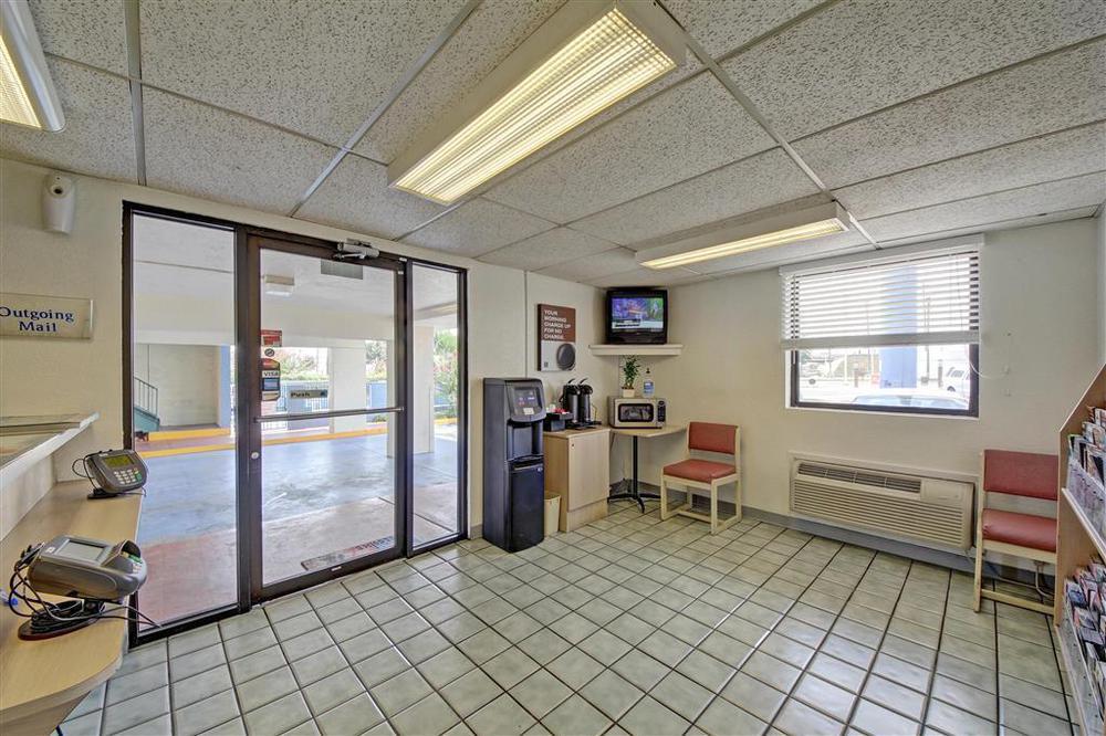 Red Roof Inn San Antonio Northeast - Rittiman Rd Interior photo